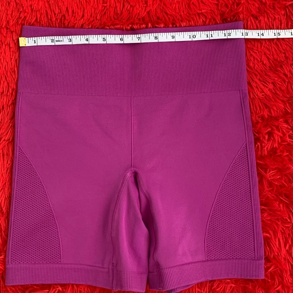 Lululemon Sculpt Short Ultra Violet. Size 6 - Picture 9 of 11